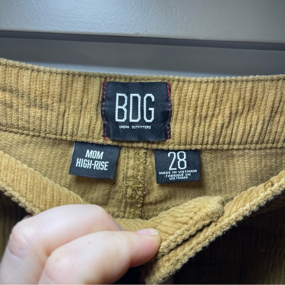 BDG Urban Outfitters Women’s Corduroy Mom Jeans Tan in Size 28 High-Rise Casual - Picture 6 of 11